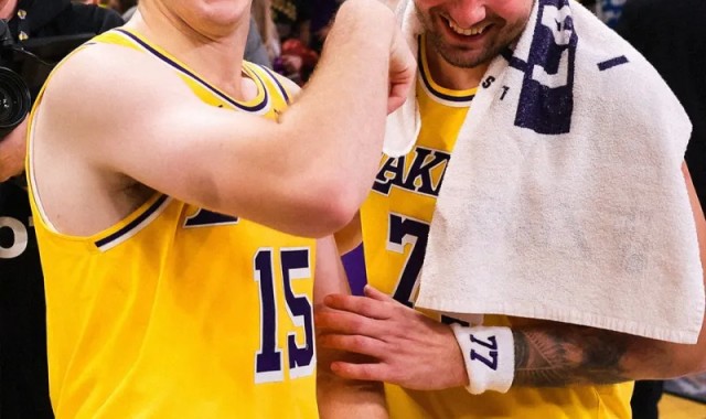 开云体育-比赛太精彩！湖人社媒回顾昨日东契奇与队友庆祝胜利的瞬间